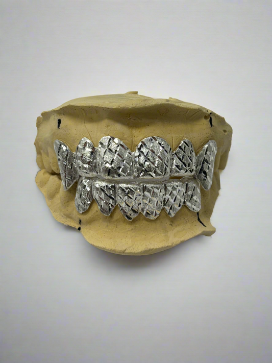 6x6 Silver Diamond Cut/Dust Grillz  w Fangs